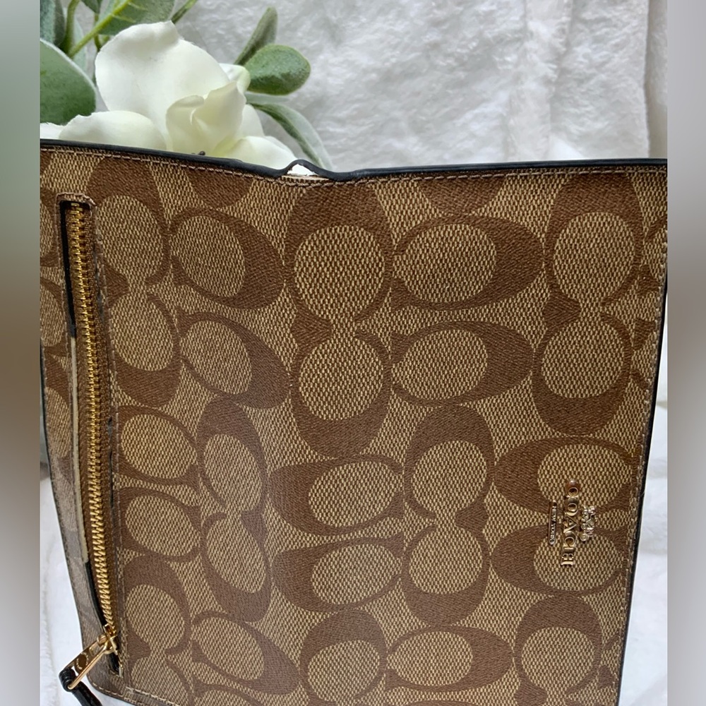 Coach Tan Signature Wallet - Picture 4 of 4